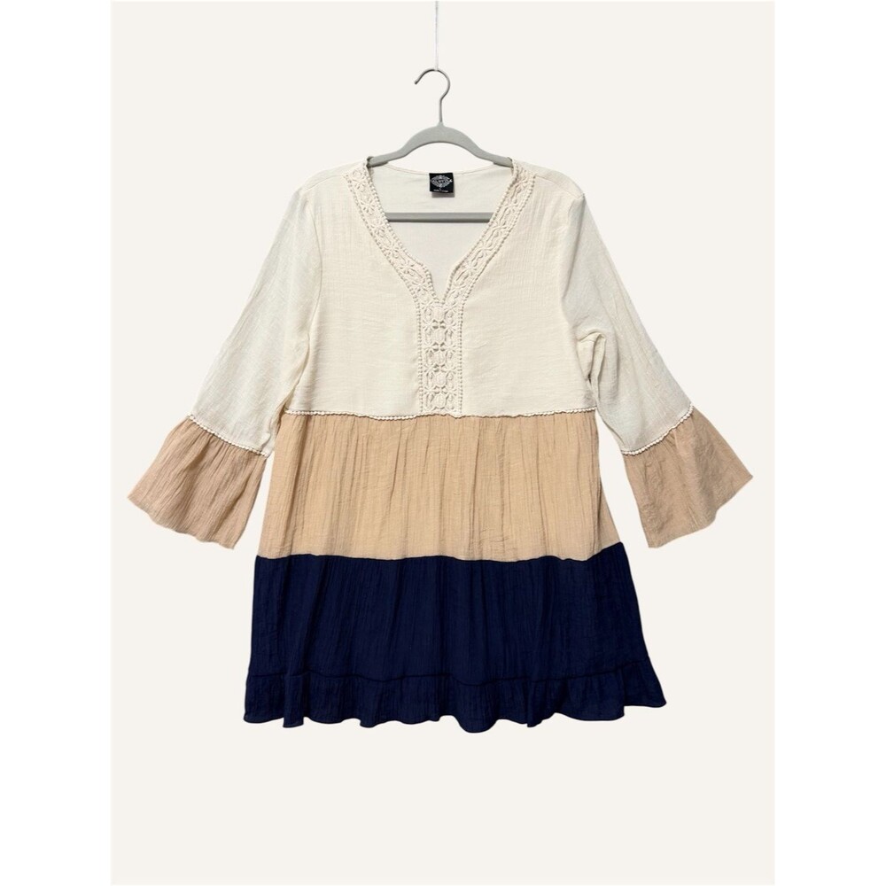 CalStyle Tiered Crochet Trim Tunic Top Size Large Tan Blue Boho Flare Sleeves